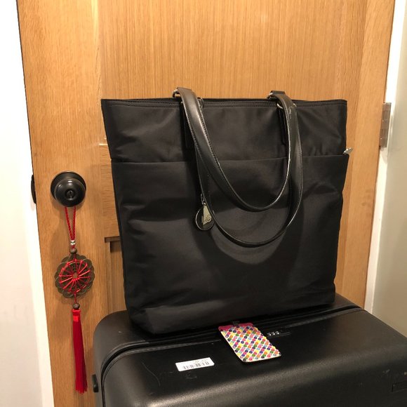 LIKE NEW Lo & Sons Laptop Tote